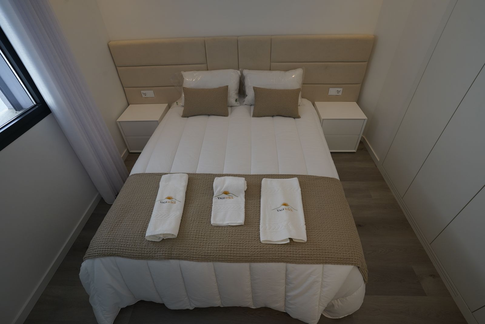 Quarto Bege em tons neutros