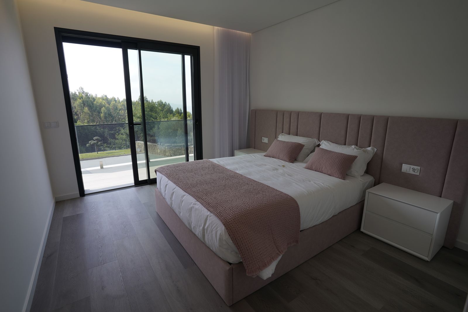 Quarto Rosa com acesso ao terraço
